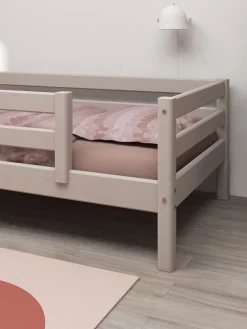 FLEXA Single Beds*Single bed w. centered safety rail